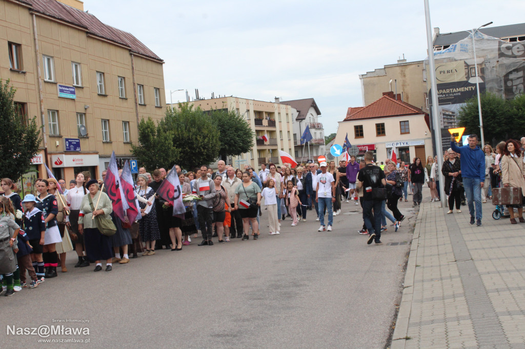Mława zaśpiewała Powstańcom. Uroczystość uświetnili rekonstruktorzy