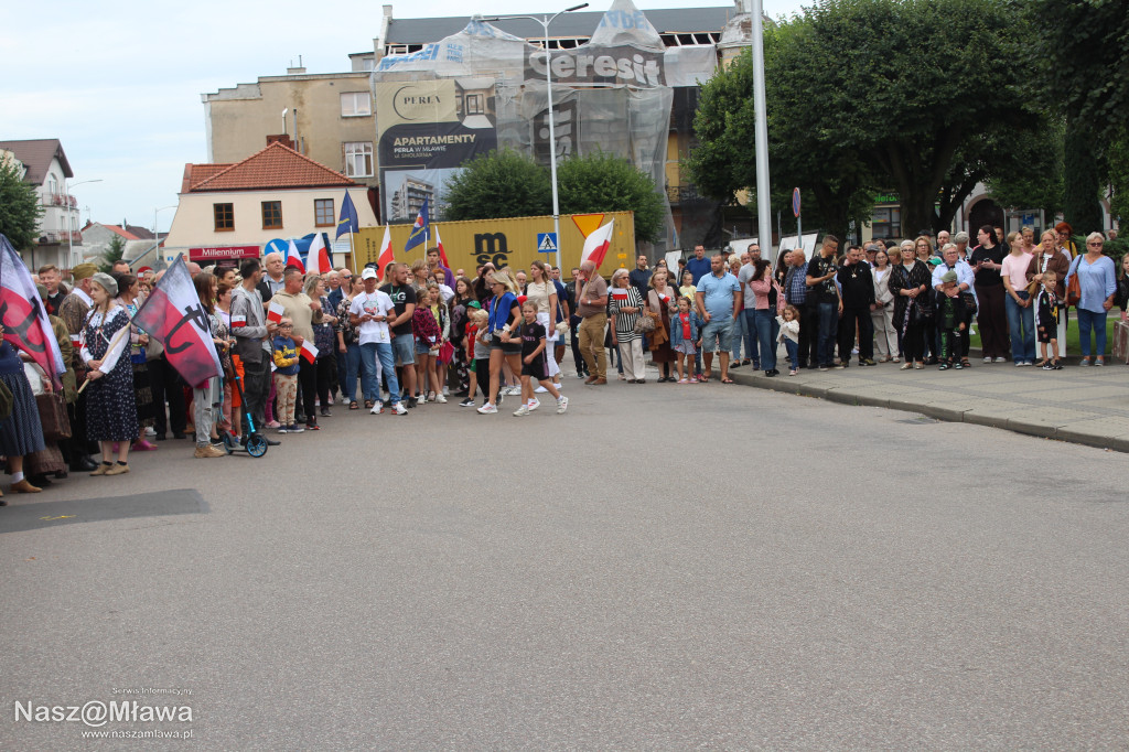 Mława zaśpiewała Powstańcom. Uroczystość uświetnili rekonstruktorzy