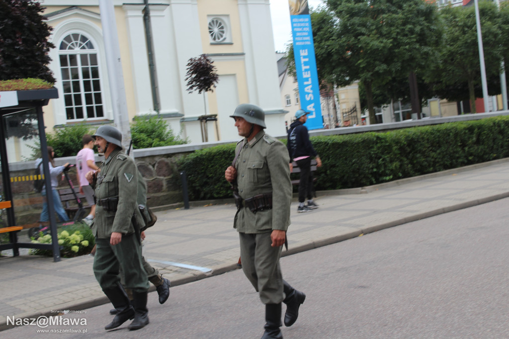 Mława zaśpiewała Powstańcom. Uroczystość uświetnili rekonstruktorzy