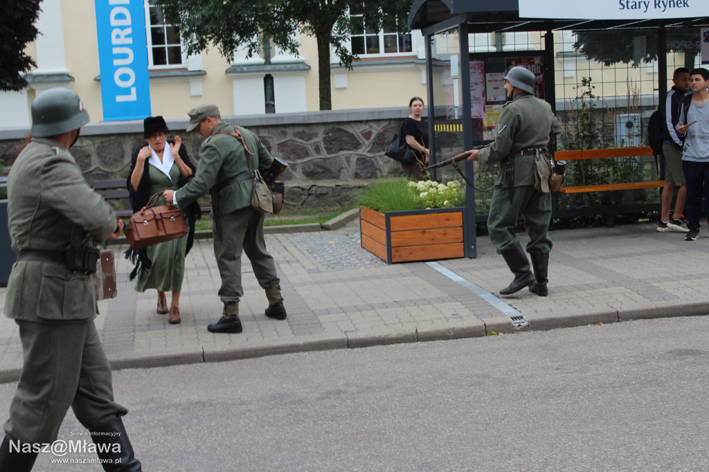 Mława zaśpiewała Powstańcom. Uroczystość uświetnili rekonstruktorzy