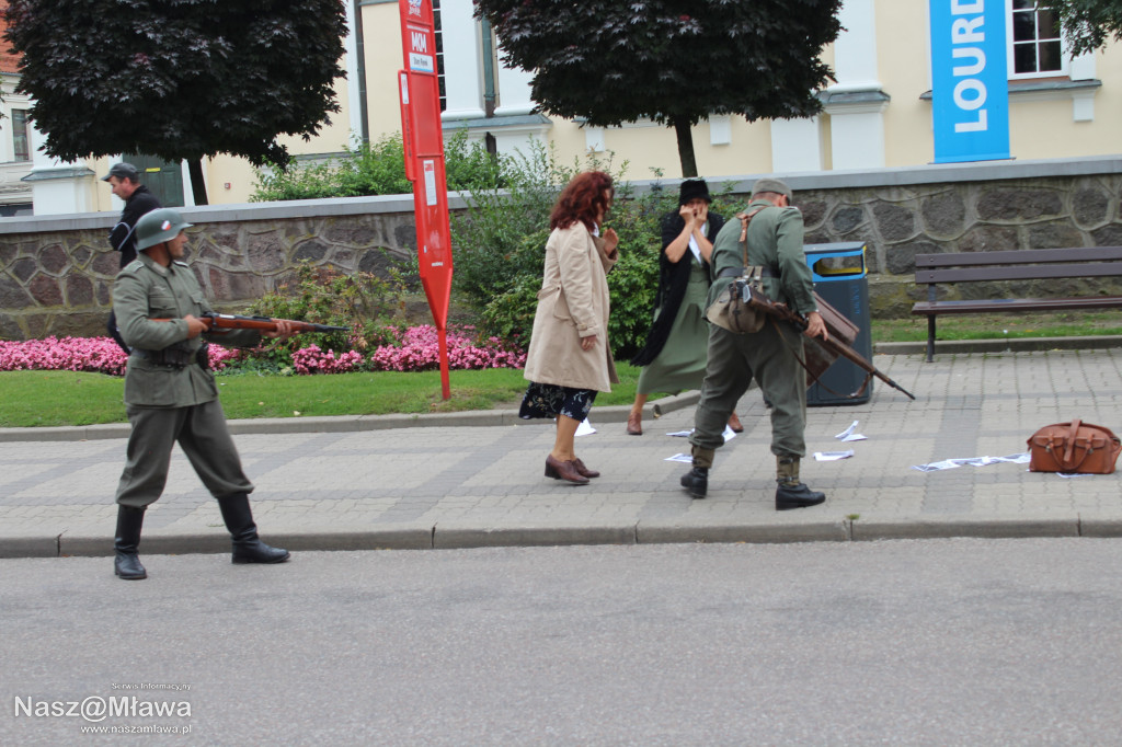 Mława zaśpiewała Powstańcom. Uroczystość uświetnili rekonstruktorzy