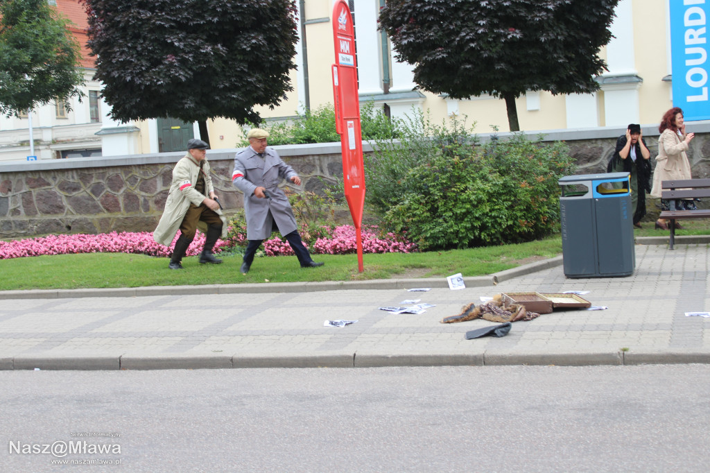 Mława zaśpiewała Powstańcom. Uroczystość uświetnili rekonstruktorzy