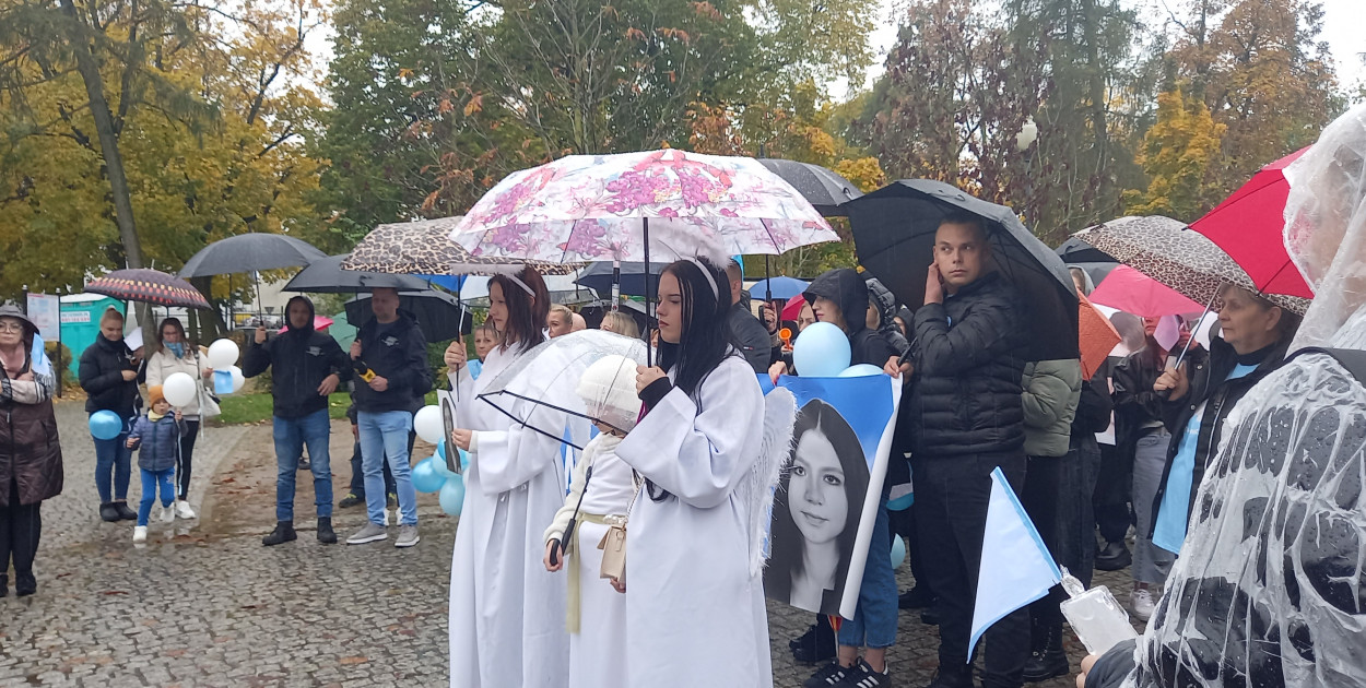 Nawet niebo płakało podczas Marszu Białych Aniołów w Mławie pamięci Mai Kowalskiej