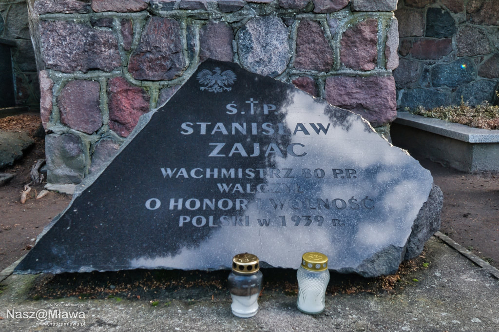 Mławskie nekropolie: zaduma i piękno przemijania w obiektywie Bogdana Jakubowskiego