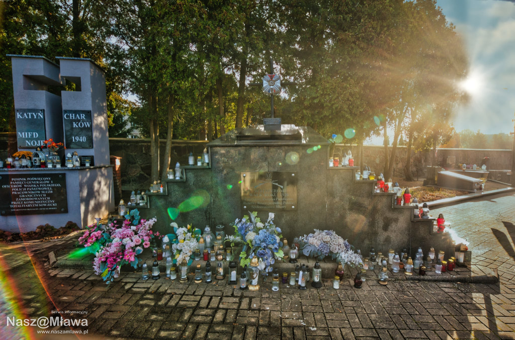 Mławskie nekropolie: zaduma i piękno przemijania w obiektywie Bogdana Jakubowskiego