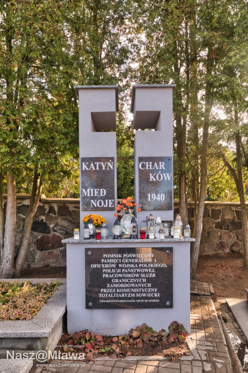 Mławskie nekropolie: zaduma i piękno przemijania w obiektywie Bogdana Jakubowskiego