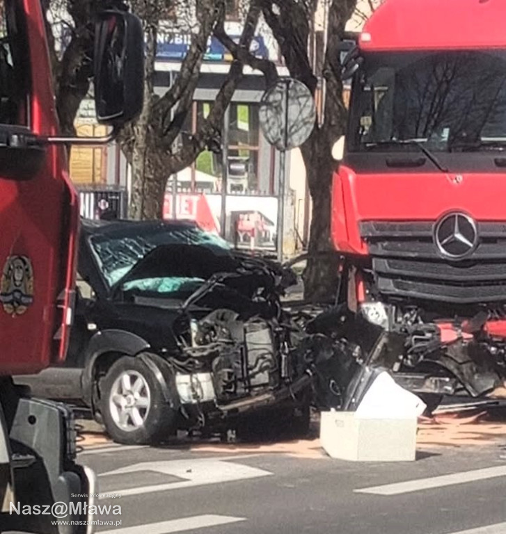 Z OSTATNIEJ CHWILI. Wypadek na skrzyżowaniu w centrum Mławy
