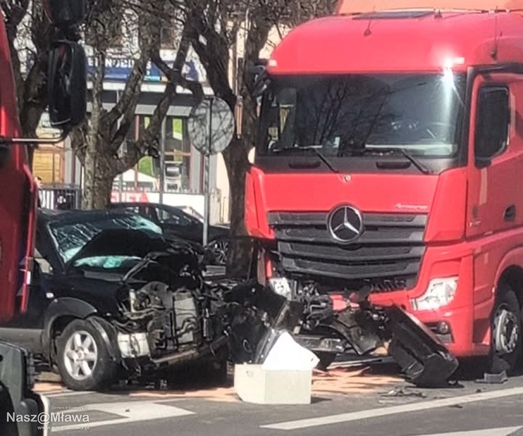 Z OSTATNIEJ CHWILI. Wypadek na skrzyżowaniu w centrum Mławy