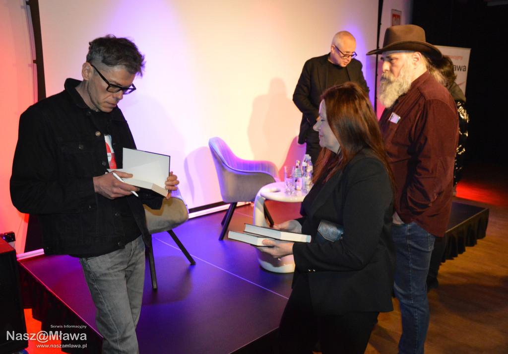 „Mogłem milczeć” – szczera rozmowa z Jackiem Duboisem i Igorem Tuleyą w Mławie