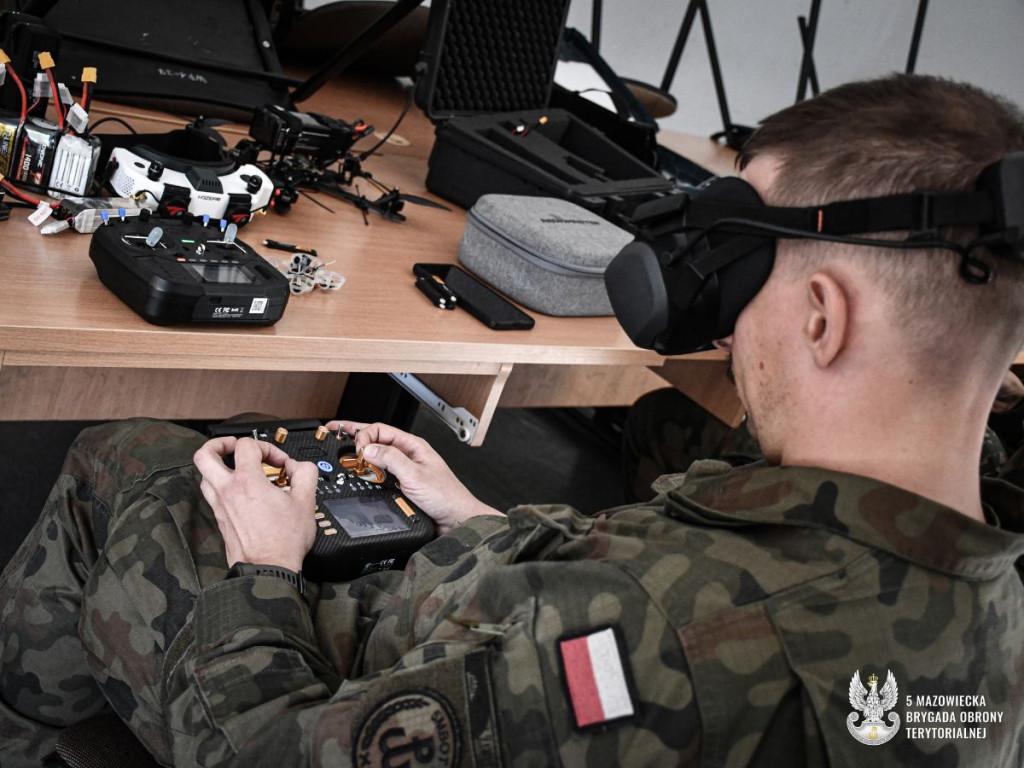 Jak 5 MBOT szkoli strzelców wyborowych i operatorów dronów