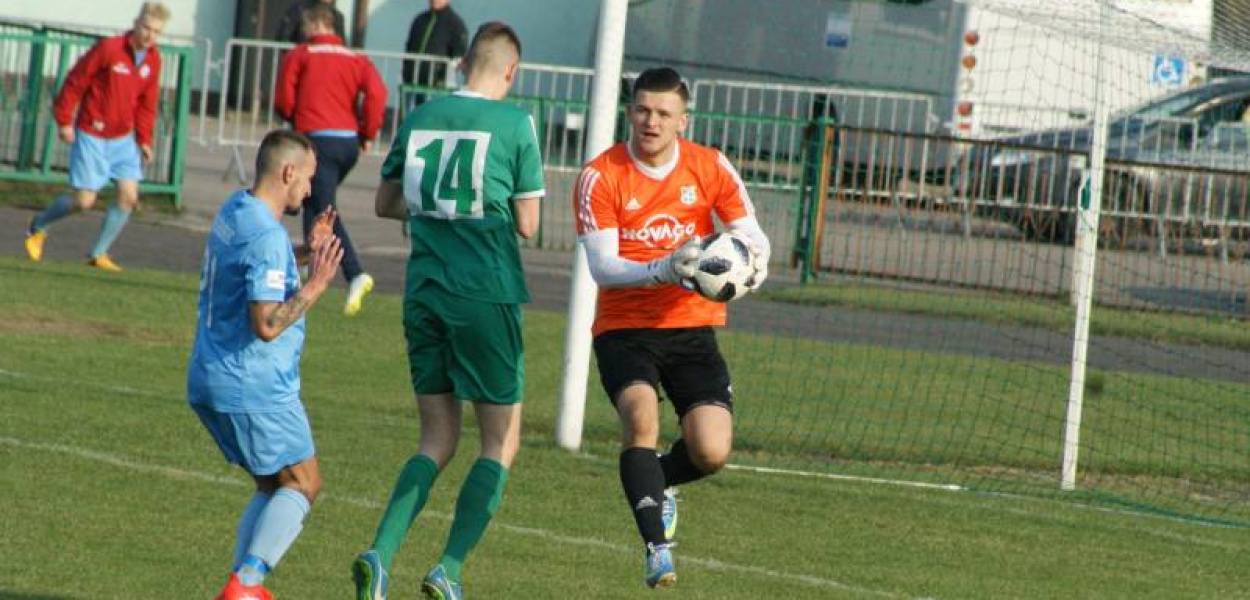 Awans Mławianki po rzutach karnych. Ważna parada Jabłonowskiego