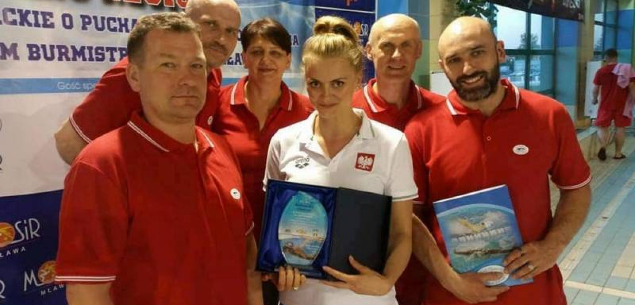 Goście specjalni na mławskim basenie. Od medalistki po prezesa