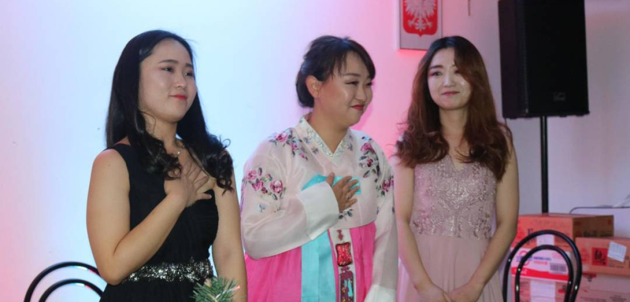 Orientalna wigilia w Mławie. Na stole sushi i kim chi