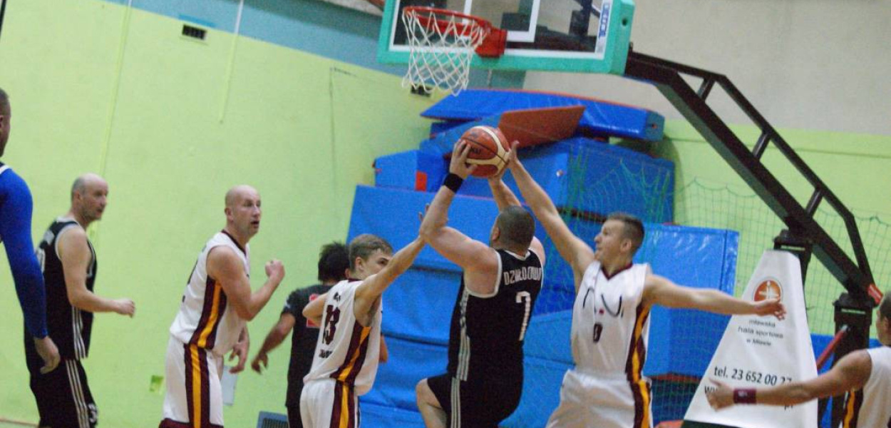 Nidzica nowym liderem. Zabójcza czwarta kwarta