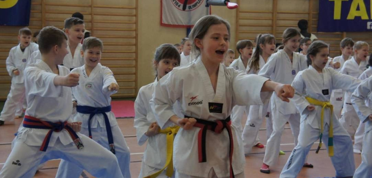 Zawody taekwondo w Mławie. Udział wzięła setka sportowców
