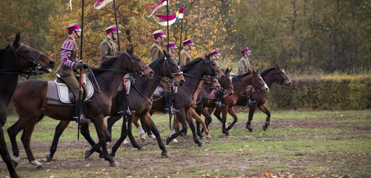 Ułani w Mławie. Zobacz pokaz musztry kawaleryjskiej