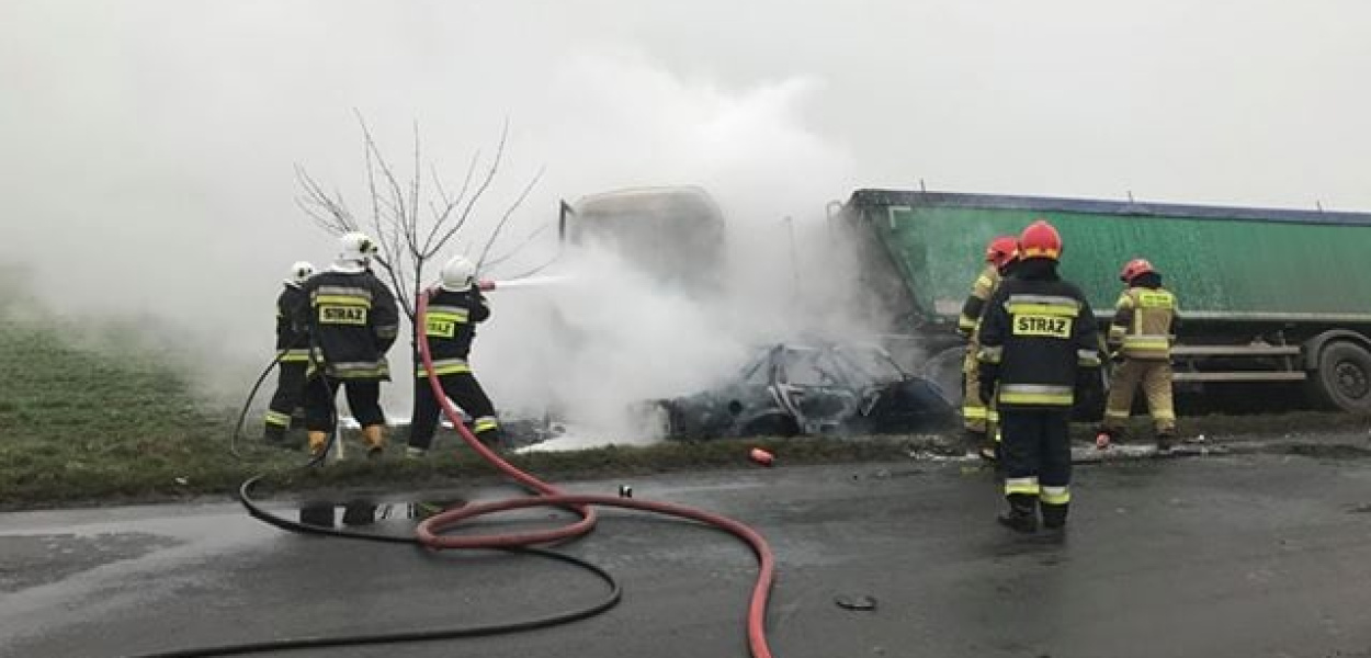 Samochód w płomieniach. Zginął 18-latek [AKTUALIZACJA]