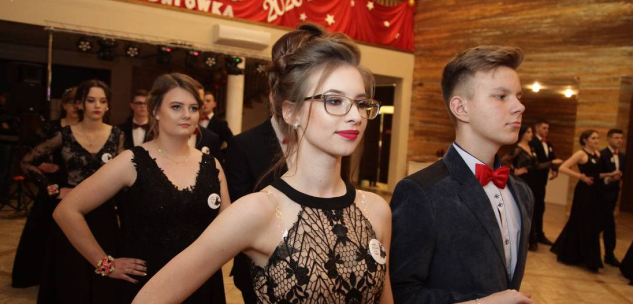 Poloneza czas zacząć. Studniówka 2020 w Radzanowie