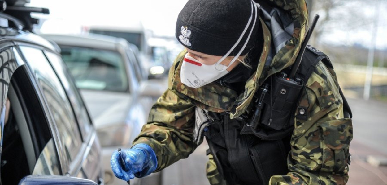 Deficytowe, jednorazowe rękawiczki - od dziś obowiązkowe