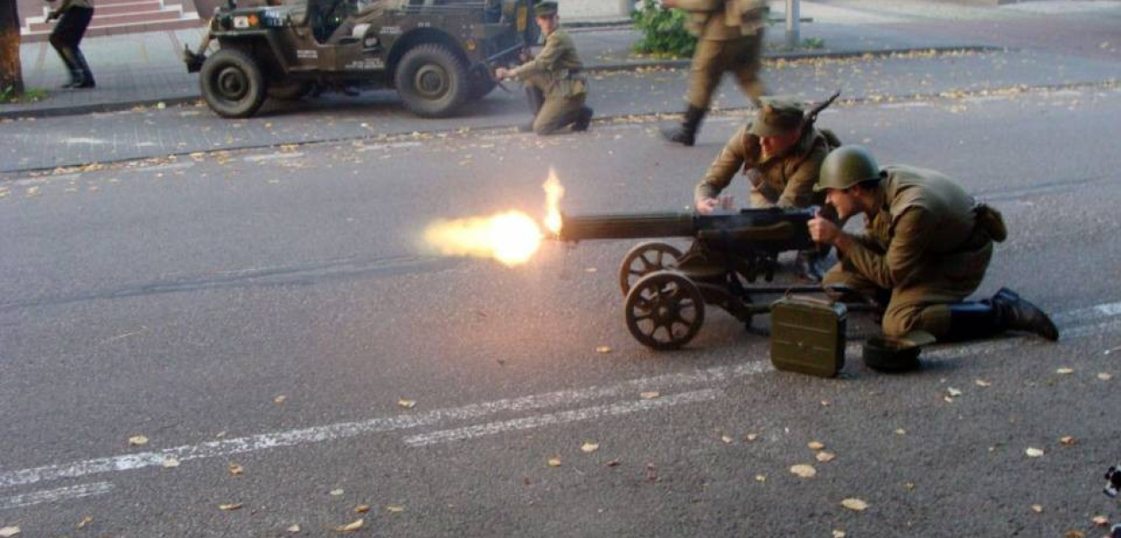 Inscenizacja odbicia więźniów z UB w Mławie [ZDJĘCIA]