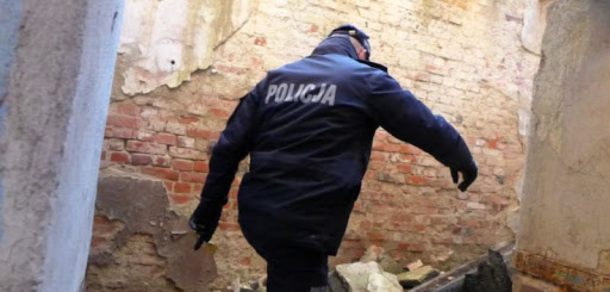 Mazowsze. Ukryła ciało matki w schowku za szafą