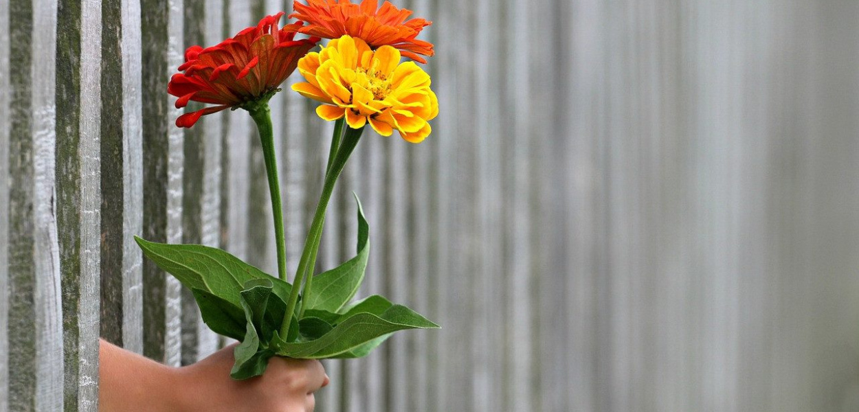 Sztuczne kwiaty, czyli niezwykłe ozdoby na każdą okazję