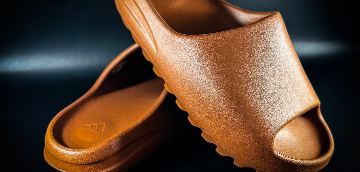 Dlaczego warto kupić Yeezy Slide? Co w nich wyjątkowego?