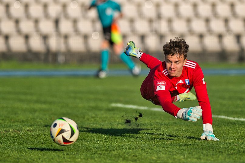 Główkami do celu. Rezerwy w końcu pokonane