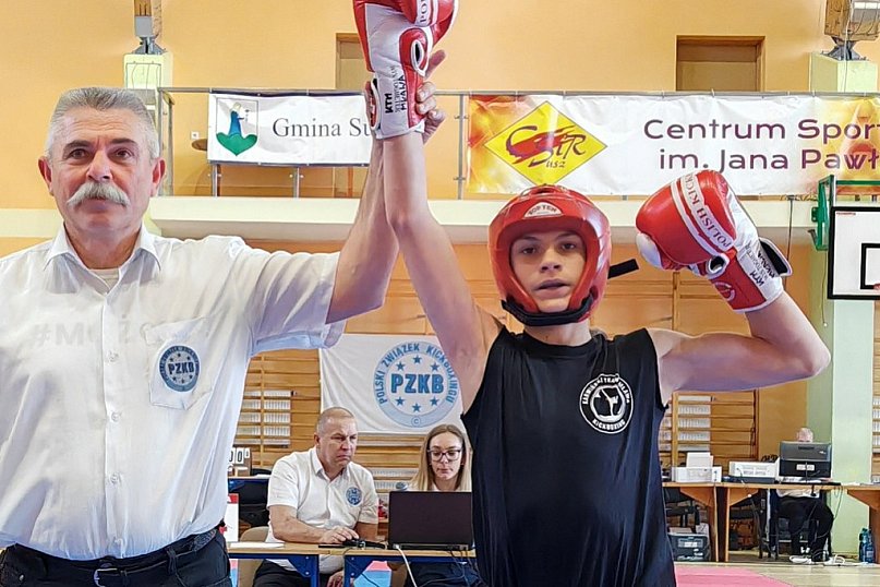 Kickbokserzy na topie. Medale w różnych kolorach