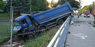  Staranował pojazdy i przystanek, usłyszał zarzuty sprowadzenia…-156370