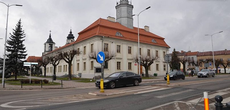 W ratuszu jak u Barei. Kasjerka zamyka okienko przed petentami