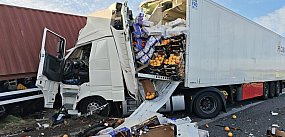 Z OSTATNIEJ CHWILI. Groźny wypadek ciężarówek na S7