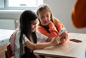 Zakaz telefonów w szkołach. Zmiany będą szybciej