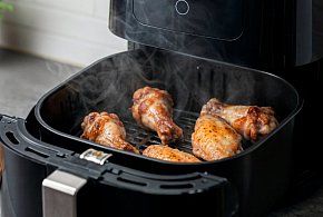 Popularny air fryer wycofany z rynku. Masz ten model w kuchni?