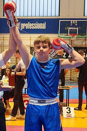 Mocne uderzenie w Luzinie. Trzy złota kick-bokserów-12154