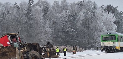 Tragiczny wypadek. Zderzenie szynobusa z koparko-ładowarką-214595