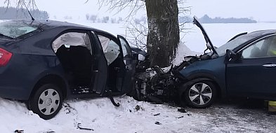 Mława: Czołowe zderzenie dwóch aut