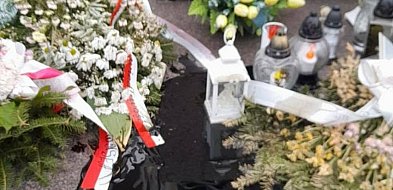 Sprofanowany pomnik Jana Pawła II. Duchowni odsłaniają szczegóły