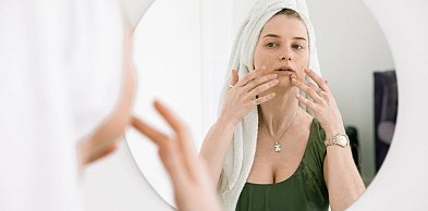 Nadmierna widoczność naczyń i zaczerwienienia po mikrourazach skóry