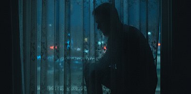 Zgasił światło i schował się za firanką. Akcja na osiedlu