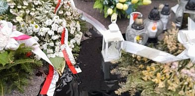 Sprofanowany pomnik Jana Pawła II. Duchowni odsłaniają szczegóły