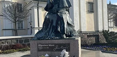 Zatrzymali podejrzanego o dewastację pomnika Jana Pawła II