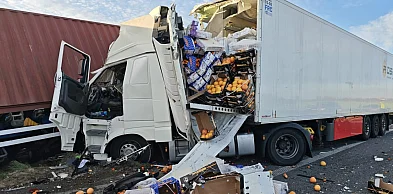 Z OSTATNIEJ CHWILI. Groźny wypadek ciężarówek na S7. Trasa zablokowana