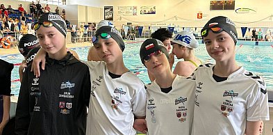 Wielkie pływanie w Warszawie. Julia najlepszą zawodniczką