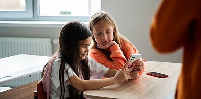 Zakaz telefonów w szkołach? Ministra zapowiada