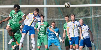 Gonili, dogonili, ale nie przegonili. Z beniaminkiem na remis