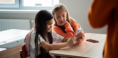 Zakaz telefonów w szkołach. Zmiany będą szybciej