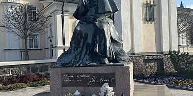 Zatrzymali podejrzanego o dewastację pomnika Jana Pawła II