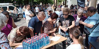 Spór wokół szpitala. Mieszkańcy zbierają podpisy pod referendum. Zarząd się broni