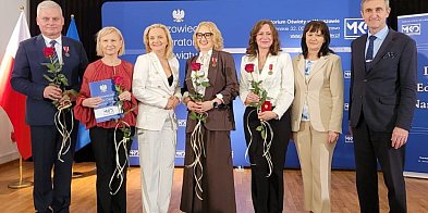 Mławscy nauczyciele z Medalami Komisji Edukacji Narodow-213639